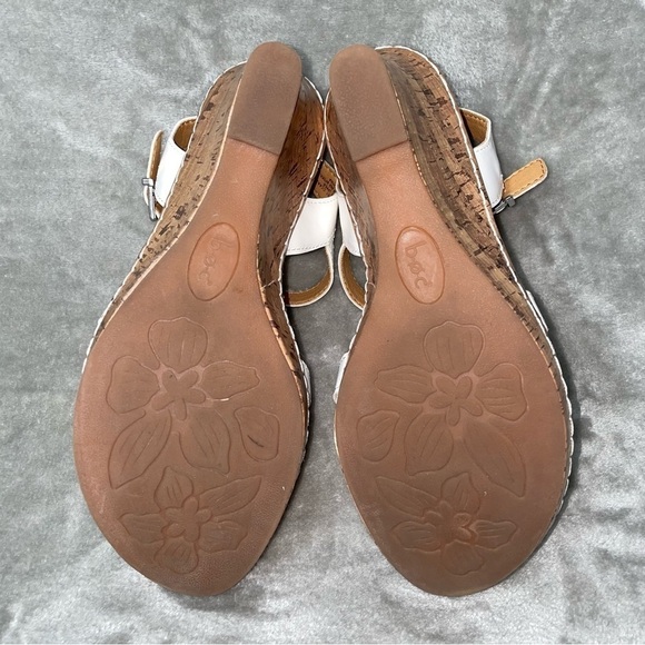 b.o.c Evita Strappy Wedge Sandal White with Buckle Closure Floral T-Strap Size 8 - Picture 6 of 12